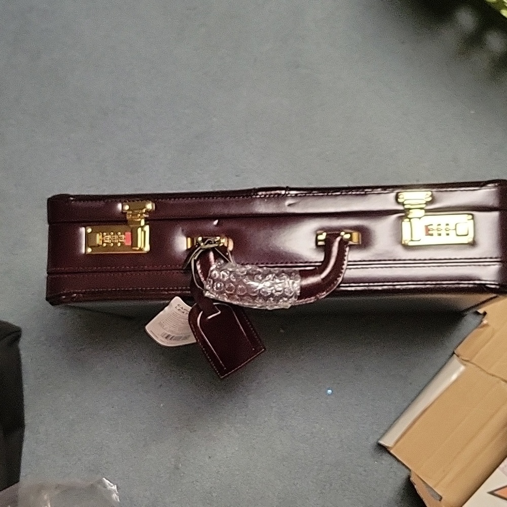 Expandable leather attache - Picture 3 of 5